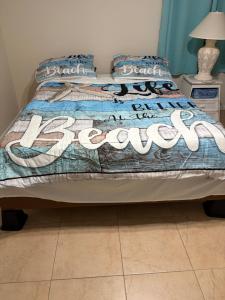 En eller flere senge i et værelse på Quiet Vacation Retreat