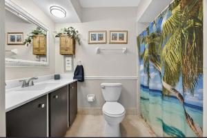 Et badeværelse på Quiet Vacation Retreat + 8 billeder