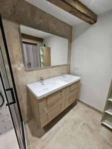 Phòng tắm tại Grand appartement en centre-ville