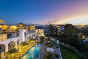 Swimmingpoolen hos eller tæt på Sunrise Mountain View Resort