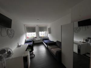 En eller flere senge i et værelse på Hotelikum Zentral Günstig