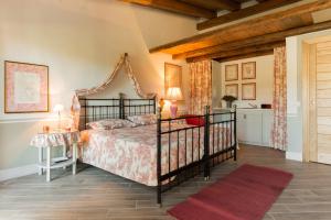 Postel nebo postele na pokoji v ubytování Casa Il Borghetto - Luxury Suites & Pool