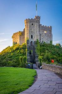 Et lokalt vartegn tæt på den private indkvartering