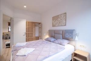 een slaapkamer met een groot bed met blauwe kussens bij Bohinj - Old Village House in Bohinj