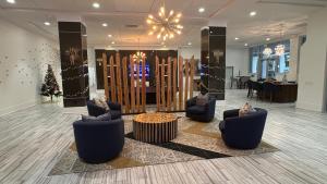 a lobby with two couches and a table in the middle at Relaxing Pool-View 1BR Near Top Houston Spots in Houston +24 photos