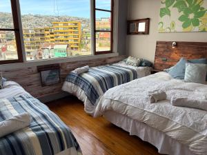 En eller flere senge i et værelse på The Yellow House