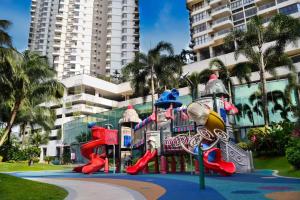 Herní místnost nebo prostor pro děti v ubytování Danga Bay Beach-Side Family Getaway