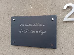 een bordje met de tekst 'geen verlichting' een medicijn wees moeder van Eva bij Maison Le Platier d'Oye in Oye-Plage