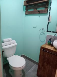 Et badeværelse på The Yellow House + 37 billeder