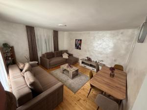 a living room with a couch and a table at Vilasukovo in Sukovo
