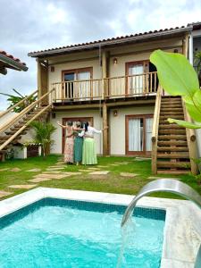 Swimmingpoolen hos eller tæt på Chalé Doce Vida