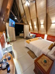 Et tv og/eller underholdning på Glamping para parejas con jacuzzi en Puyo