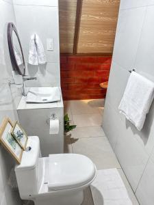 Et badeværelse på Glamping para parejas con jacuzzi en Puyo