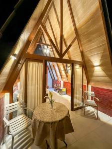 Et opholdsområde på Glamping para parejas con jacuzzi en Puyo