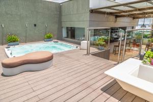 a large indoor pool with a bench in a room at GHL Style Barrancabermeja in Barrancabermeja