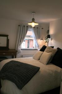 En eller flere senge i et værelse på The Sails, Romantic Retreat for Two