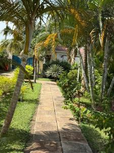 Zahrada ubytování Casa Italia 2 bedrooms fully furnished with pool in brusubi Gambia