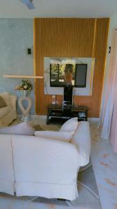 TV a/nebo společenská místnost v ubytování Casa Italia 2 bedrooms fully furnished with pool in brusubi Gambia