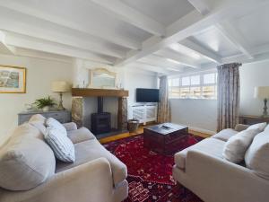 TV a/nebo společenská místnost v ubytování Folly Farm Cottage, Cosy, Secluded near to St Ives