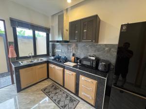 Nhà bếp/bếp nhỏ tại Luxury Boutique Pool Villa Ao Nang Krabi