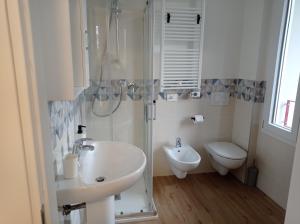 Et badeværelse på Hello Parma