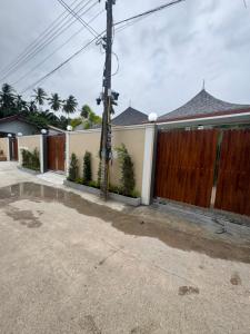 Khu vực xung quanh gần chỗ nghỉ nhà dân