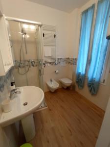 Et badeværelse på Hello Parma