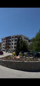 Bygningen som lejligheden ligger i + 6 billeder