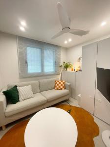 a living room with a couch and a table at 스테이 무드인 in Seoul