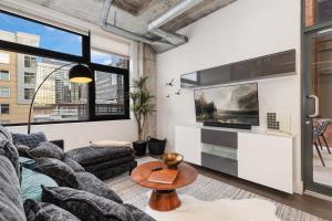 Kuchyň nebo kuchyňský kout v ubytování Union Station downtown and gameday retreat!