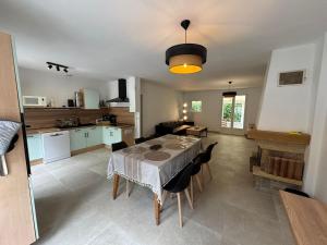 Nhà bếp/bếp nhỏ tại Chambre avec salle d'eau et WC privatifs