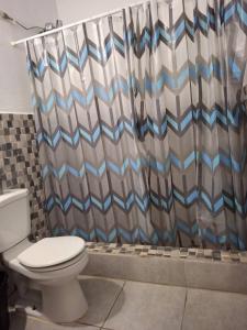 Koupelna v ubytování Spacious 2BR Apartment Retreat for 10 Guests