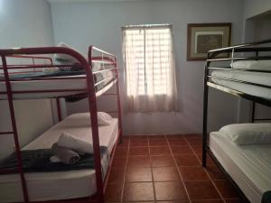 เตียงในห้องที่ Comfortable 2BR Getaway for 6 Guests with Pool Access +29 ภาพ