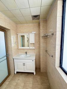 Et badeværelse på Seaview Garden Hotel & Residences