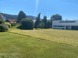 a large yard with a building in the background at Ferienhaus Wolfurt in Wolfurt +1 photo