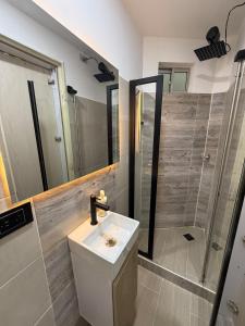 a bathroom with a sink and a shower at Tiny Spot in Ocaña