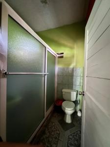 Koupelna v ubytování Tikal House, casa equipada El Remate Flores Peten + 46 fotografií