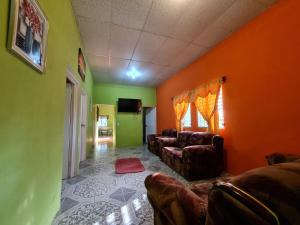 Posezení v ubytování Tikal House, casa equipada El Remate Flores Peten