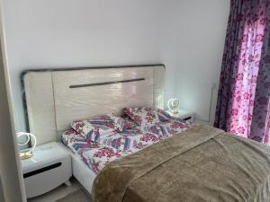 a small bedroom with a bed and two night stands at حي النصر 2 in Ariana