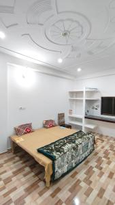 a bedroom with a large bed with a ceiling at Ajay homestay &PG in Jhūsi