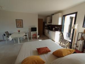 a room with a bed and a kitchen with a table at L'Atelier du Champ Ladoit in Mercurey +12 photos