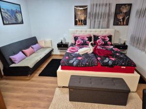 En eller flere senge i et værelse på APARTMENt ANAYA