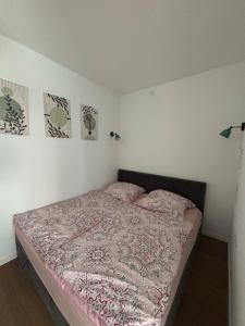 Postel nebo postele na pokoji v ubytování Gemütliche Ferienwohnung auf der Schwäbischen Alb