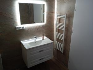 Bilik mandi di DAS Apartment +13 gambar