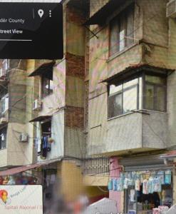 een foto van een gebouw met een raam bij Shkodra Apartment AR in Shkodër