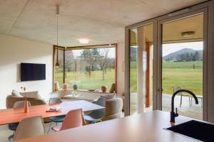 Et tv og/eller underholdning på Ferienhaus Weitsicht