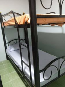 Postel nebo postele na pokoji v ubytování Sairung Farmstay and Cawboy Krabi