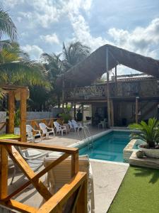 Swimmingpoolen hos eller tæt på Paradise BH