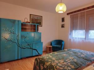 a bedroom with a blue cabinet and a bed at Kuća za odmor Dankica in Veliko Trgovišće