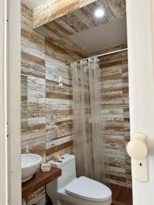 Et badeværelse på Hospedaje en Pimentel, playa + 12 billeder